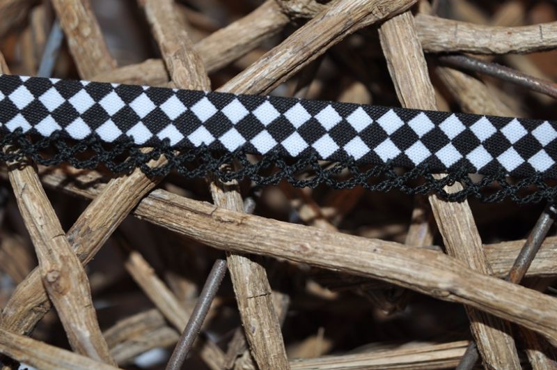 Schrägband Grafik mit Häkelborte 3 schwarz