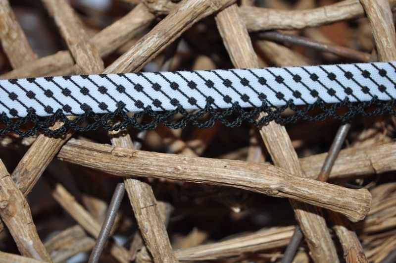 Schrägband Grafik mit Häkelborte 4 schwarz