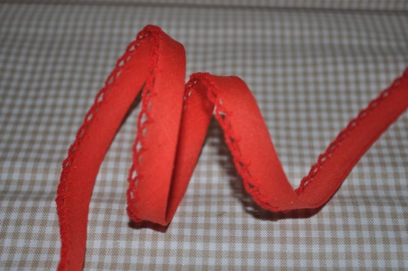 Schrägband uni mit Häkelborte hellrot