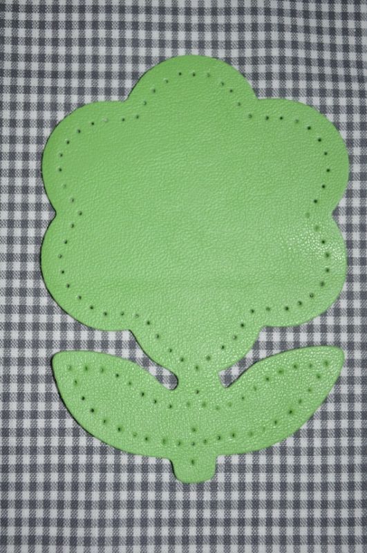 2 Leder (imitat) applikationen *blume* grün