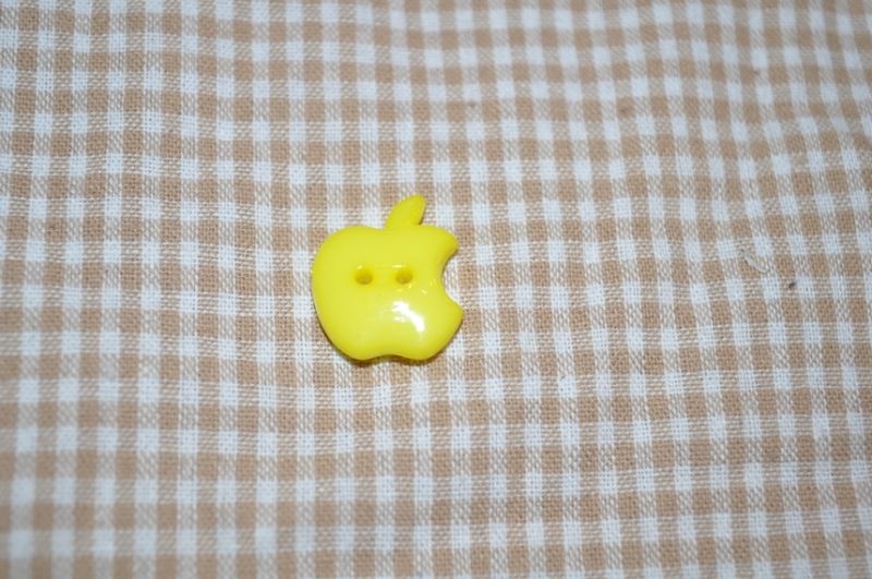 Knopf 20mm 2-Loch Bitten Apple mittel gelb