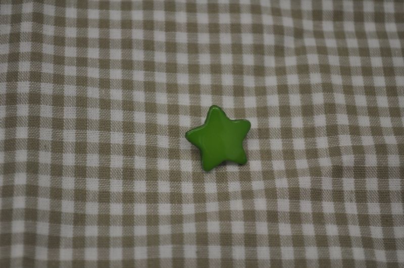 Knopf 15mm Stern grün