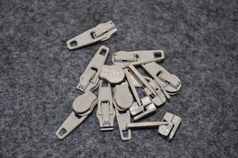 Schieber/Zipper 3 mm Reißverschluss beige