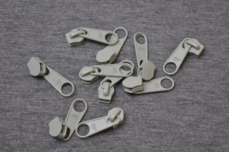 Schieber/Zipper 5 mm Reißverschluss Seidengrau