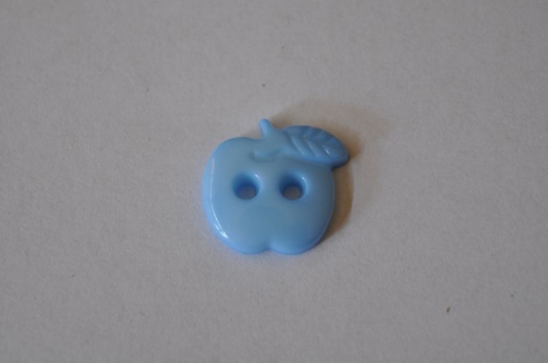 Knopf Apfel hellblau
