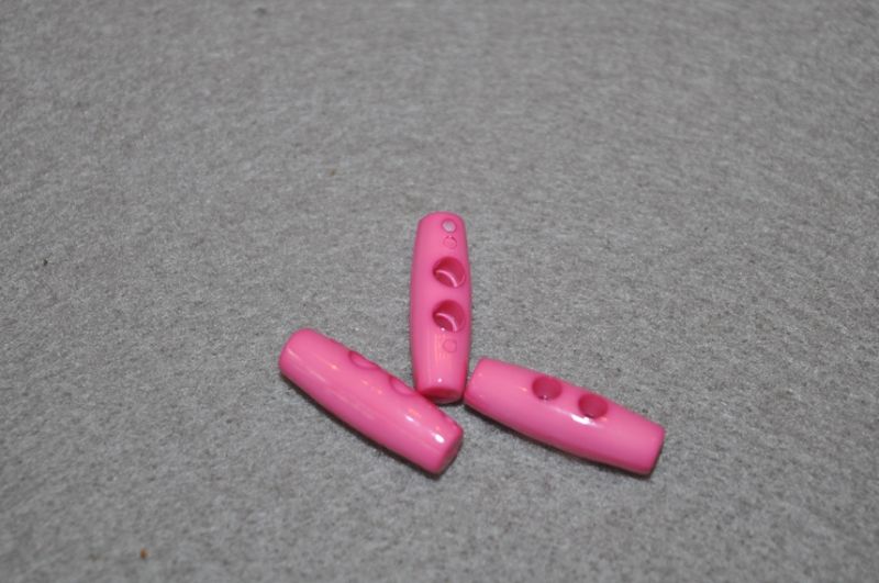 Polyesterknebel 2-Loch 2cm rosa