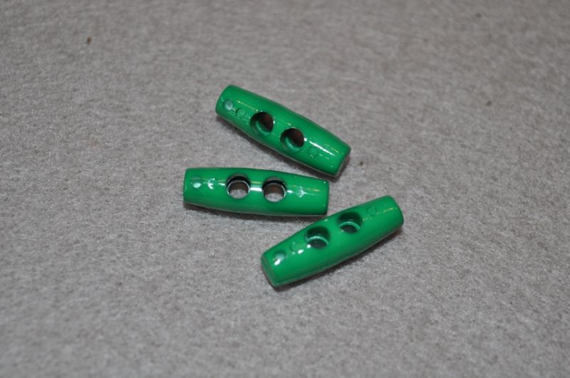 Polyesterknebel 2-Loch 2cm grün