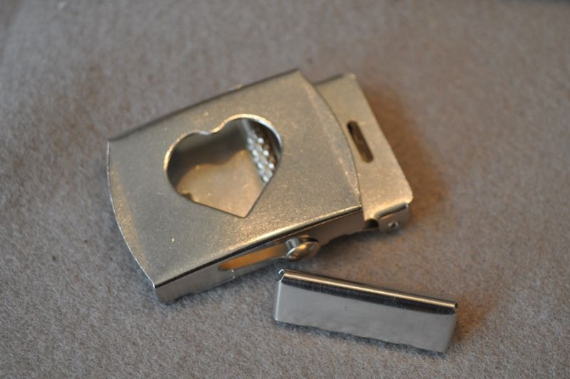 Gürtelschnalle Herz mit Endstück 38mm silber