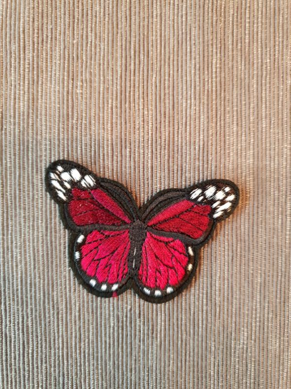 Applikation/Bügelbild Schmetterling granat