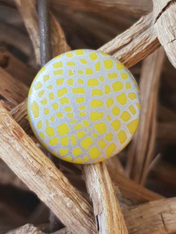 Knopf 20mm Öse Polyester Muster gelb/silber