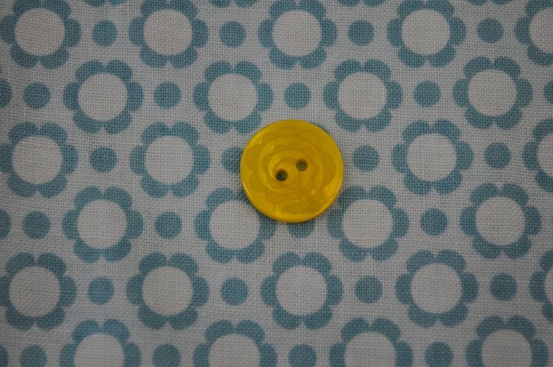 Knopf Blumenkreis klein gelb