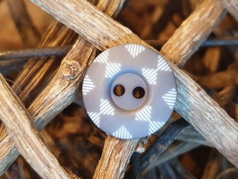 Knopf 20mm Polyester Muster grau