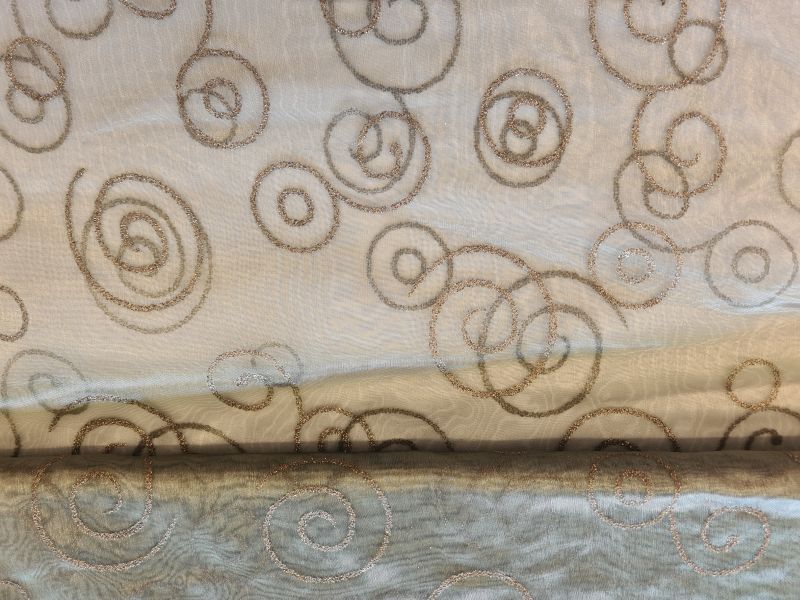 Organza mit Silberwirbeln