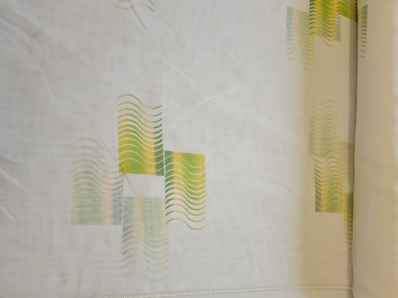 Polyster Gardine mit grafischen Wellen grün mit Gewicht 250 cm breit