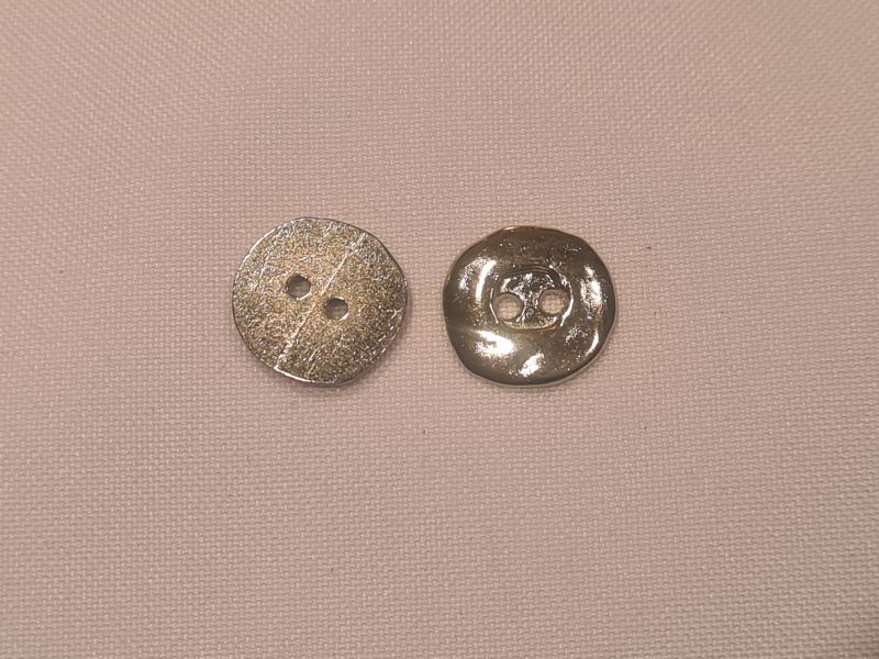 Knopf 15mm 2-Loch Metall Rund mit vertiefung Silber Matt