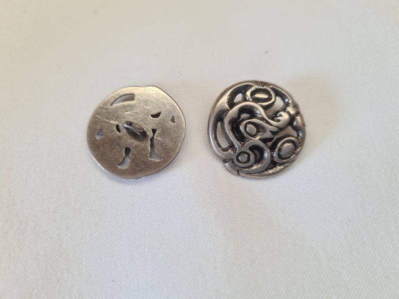 Knopf 22mm Öse Metall Schwünge Silber dunkel