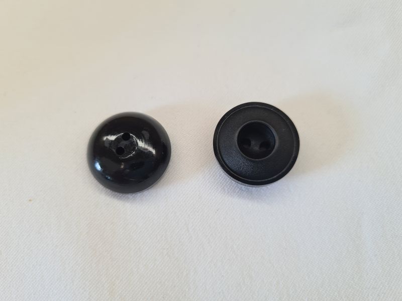 Knopf 20mm 2-Loch Knubbeknopf mit Einbuchtung Schwarz Matt