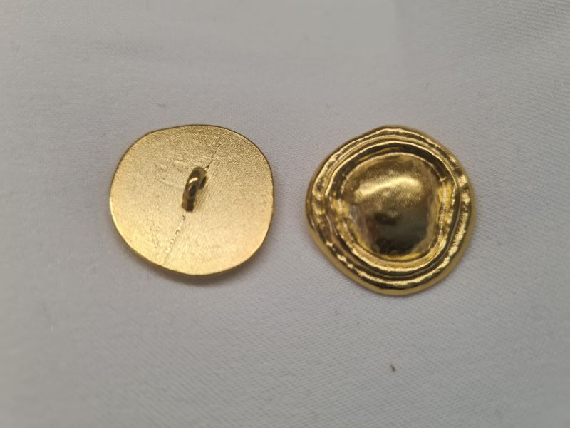 Knopf 22mm Öse Metall Lavaoptik Gold