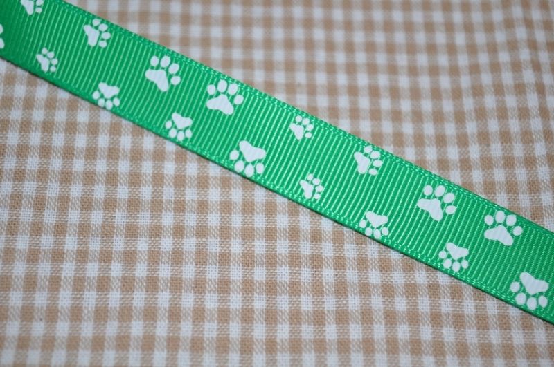 Ripsband Pfoten 15mm grün