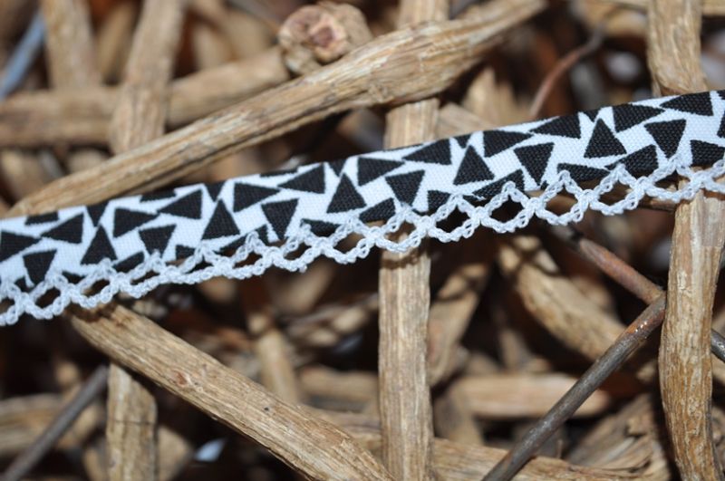 Schrägband Grafik mit Häkelborte 6 weiß