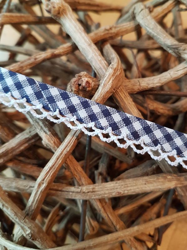 Schrägband vichy karo mit Häkelborte marine