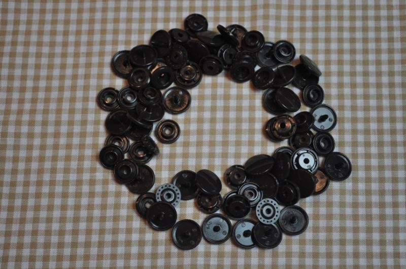 30 Baby Snaps T5 Farbe B6 Dark Brown