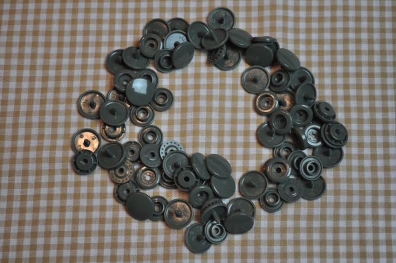 30 Baby Snaps T5 Farbe B9 Olive grey