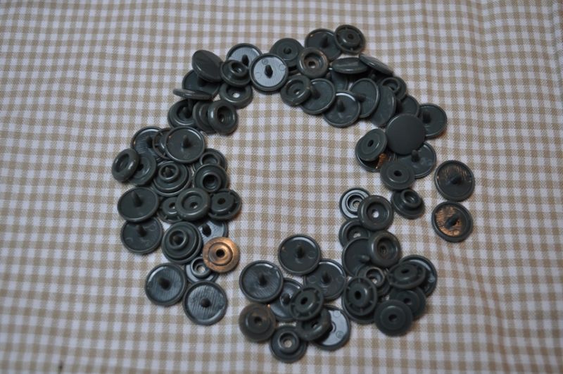 30 Baby Snaps T5 Farbe B66 grau-oliv