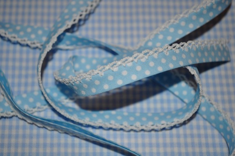 Schrägband Punkte mit Häkelborte hellblau
