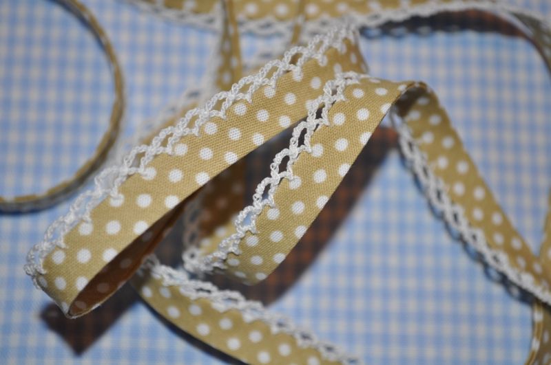 Schrägband Punkte mit Häkelborte hellbraun