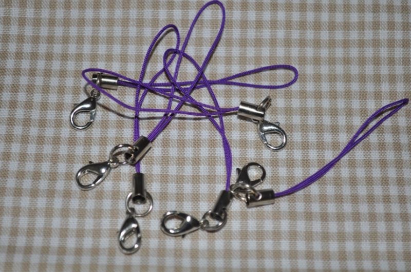 Handyanhänger mit Karabinerhaken lila