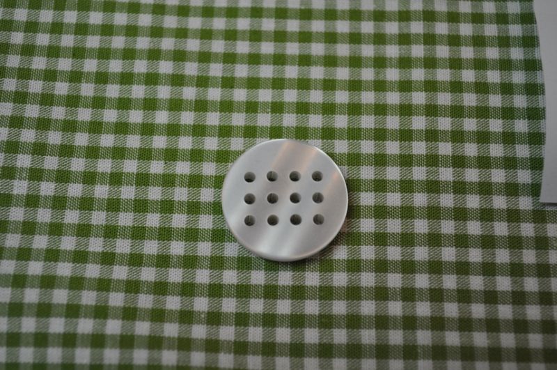 Knopf 23mm 12-Loch weiß