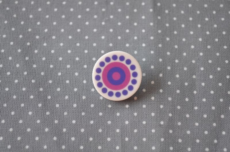 Knopf Tante Ema Blumen groß lila