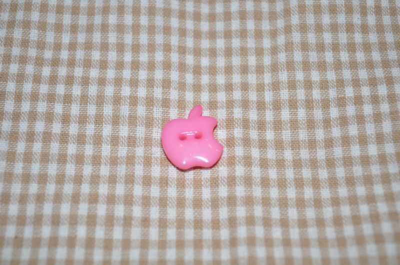 Knopf 17mm 2-Loch Bitten Apple klein rosa