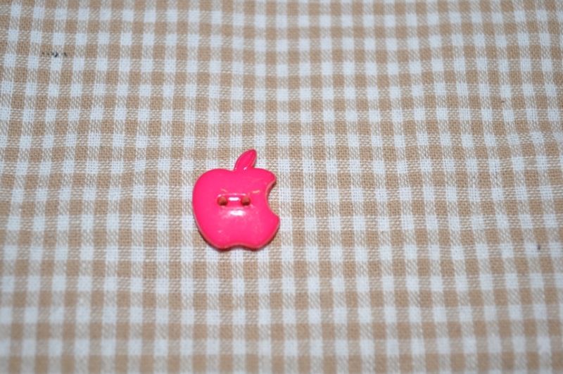 Knopf 17mm 2-Loch Bitten Apple klein pink