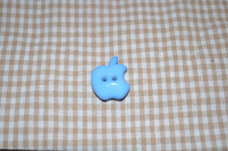 Knopf 20mm 2-Loch Bitten Apple mittel hellblau