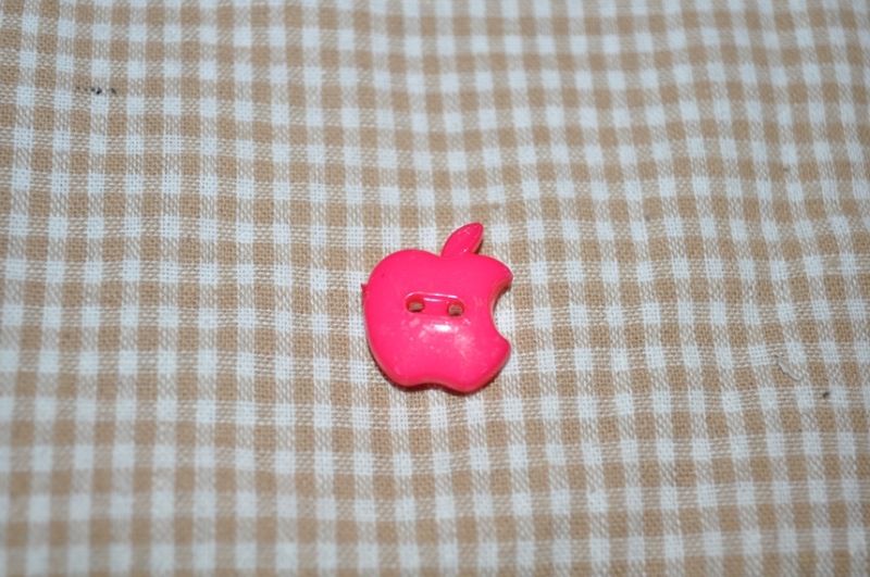 Knopf Bitten Apple mittel pink 2cm