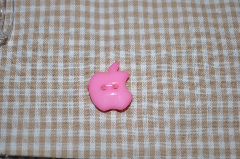 Knopf 20mm 2-Loch Bitten Apple mittel rosa