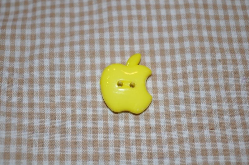 Knopf Bitten Apple groß gelb 2,5cm