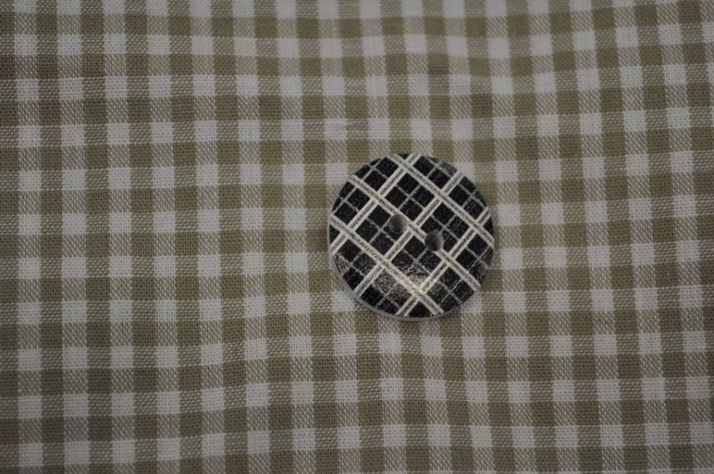 Knopf Karo schwarz