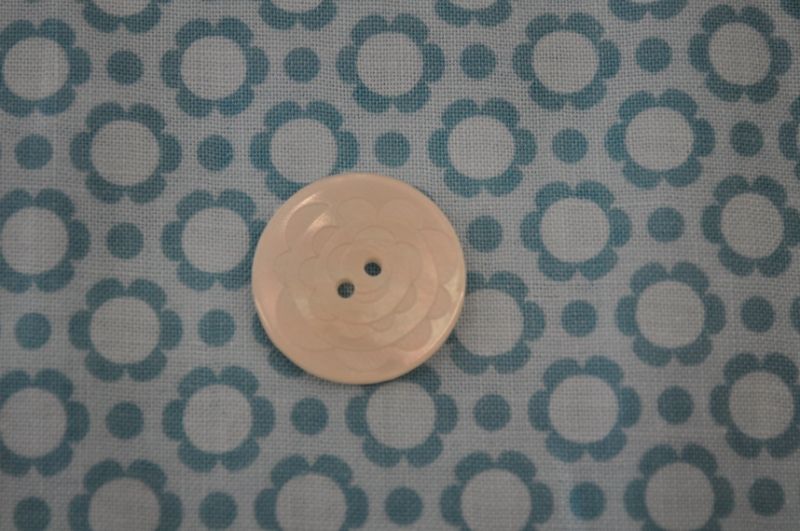 Knopf Blumenkreis groß weiß