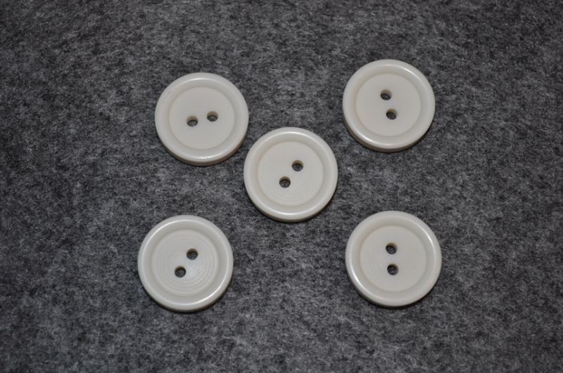 Knopf 19mm 2-Loch ecru