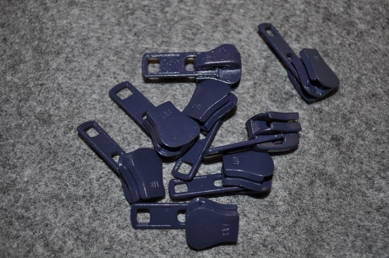 1 Schieber/Zipper 8mm Reißverschluss dunkelblau