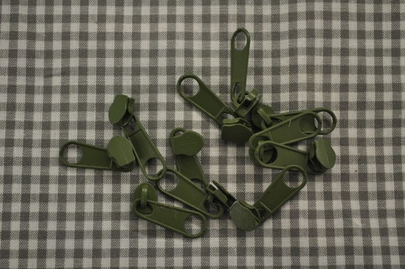 Schieber/Zipper 3 mm Reißverschluss tannengrün