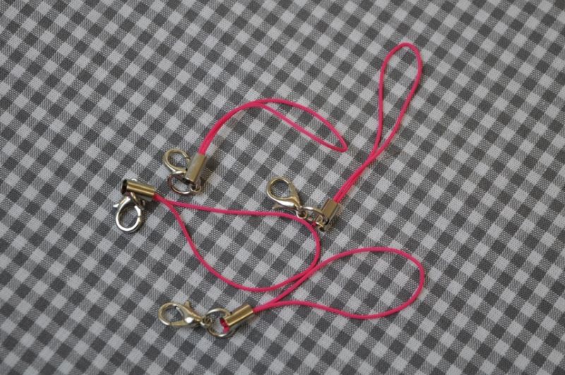 Handyanhänger mit Karabinerhaken pink