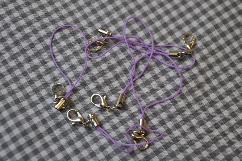 Handyanhänger mit Karabinerhaken flieder