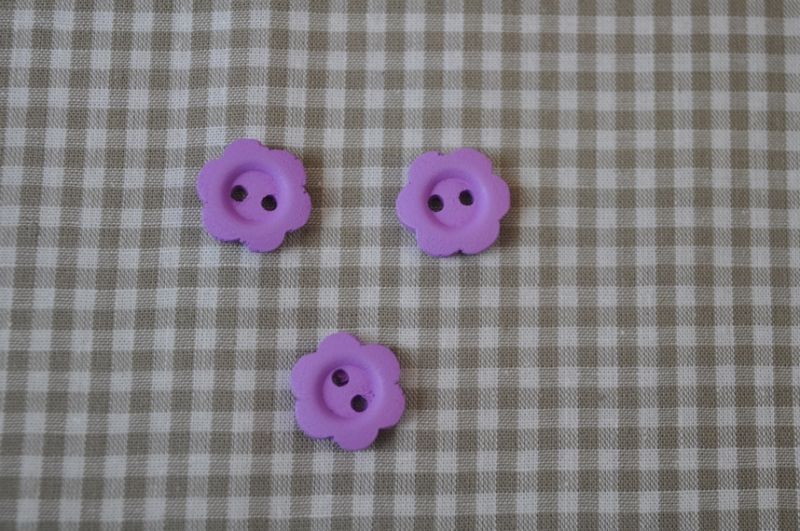 Knopf 15mm Holz Blume flieder