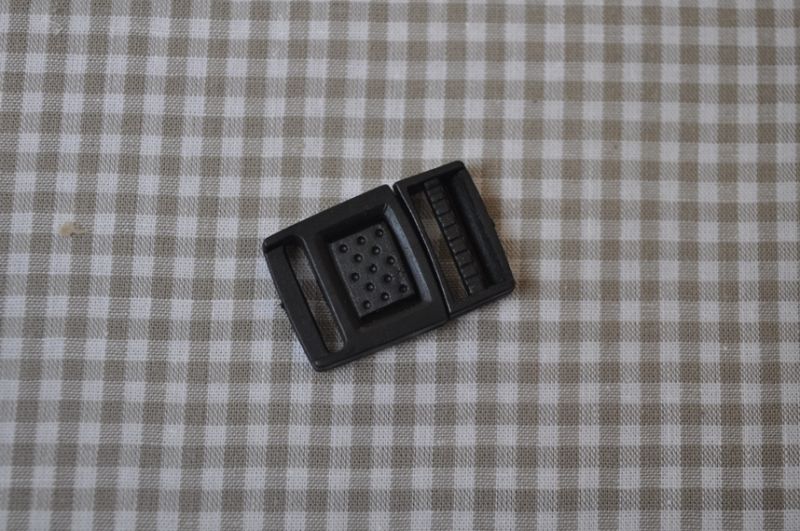 Steckschnalle 15mm flach schwarz