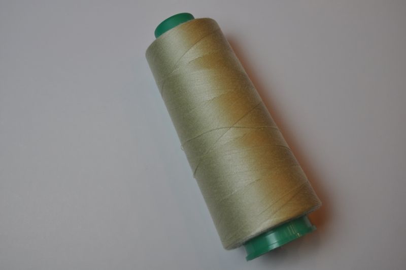 Overlockgarn 120er 2500 m Fb.702 weinbeere