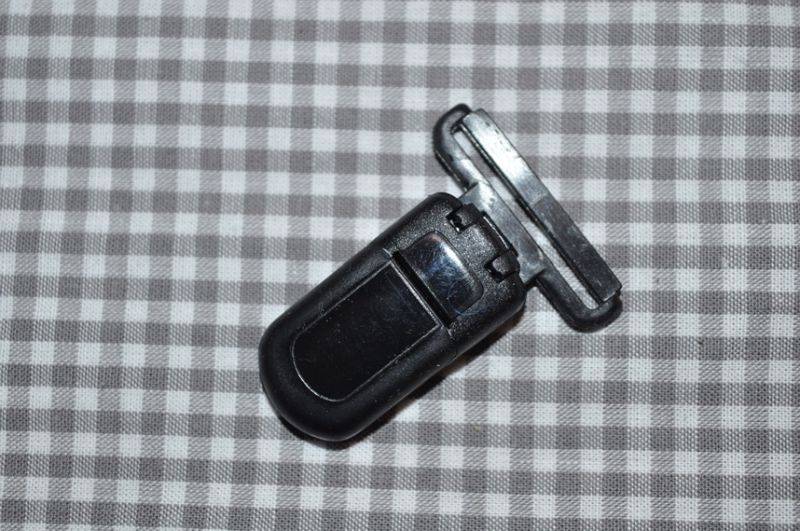 Clip für Schnullerkette Speichelfest schwarz
